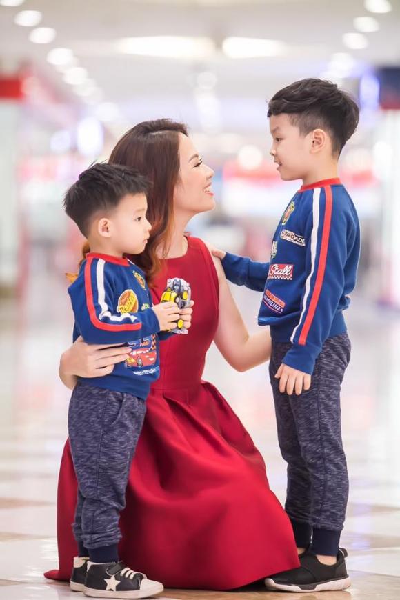 MC Đan Lê, ảnh đẹp Đan Lê, 3 mẹ con MC Đan Lê, mẹ con Đan Lê