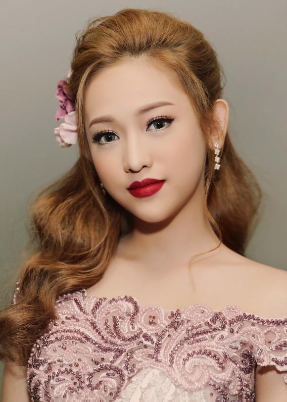 Hotgirl thúy vi,thúy vi sến sẩm,thúy vi đi catwalk