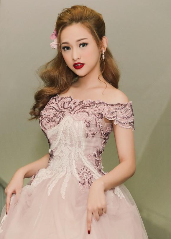 Hotgirl thúy vi,thúy vi sến sẩm,thúy vi đi catwalk