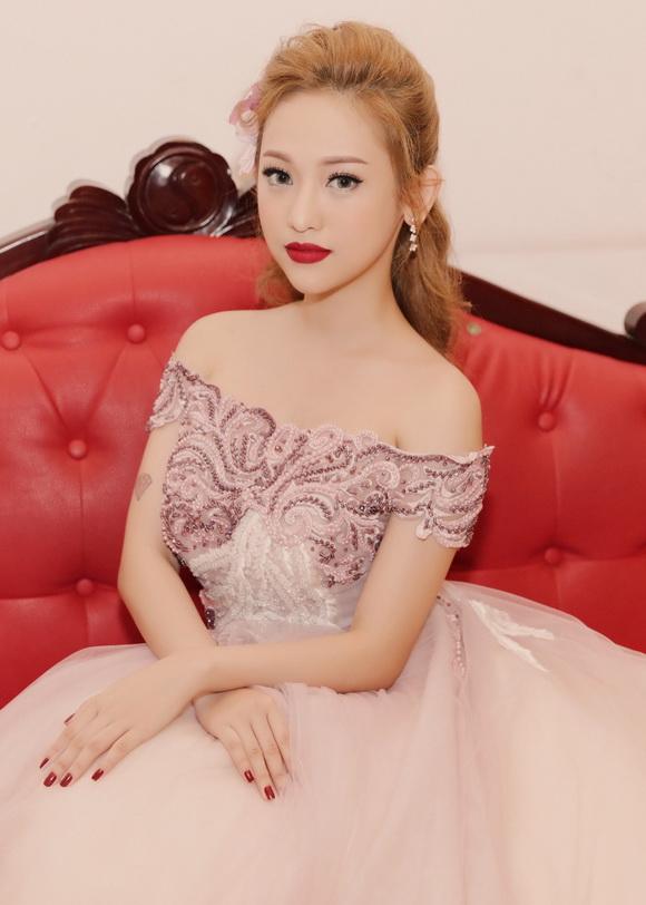 Hotgirl thúy vi,thúy vi sến sẩm,thúy vi đi catwalk