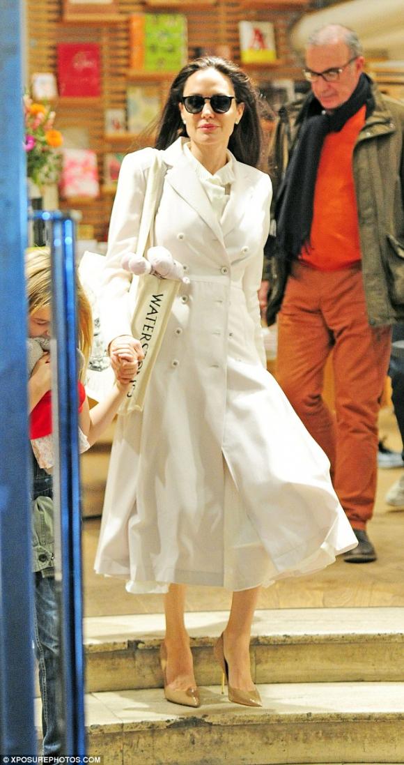 Angelina Jolie, Angelina Jolie tươi tắn bên các con, Angelina Jolie cùng các con dạo phố London,sao Hollywood