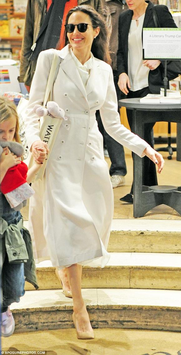 Angelina Jolie, Angelina Jolie tươi tắn bên các con, Angelina Jolie cùng các con dạo phố London,sao Hollywood