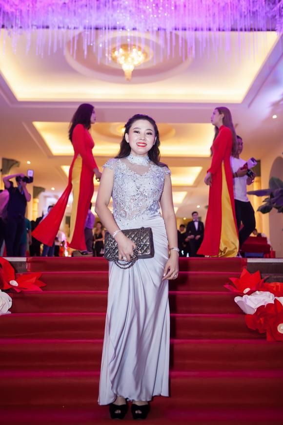 kim-nhung-173-1-ngoisao.vn-w580-h870 9 Nguyễn Kim Nhung, Doanh nhân Nguyễn Kim Nhung, Thời trang sao việt