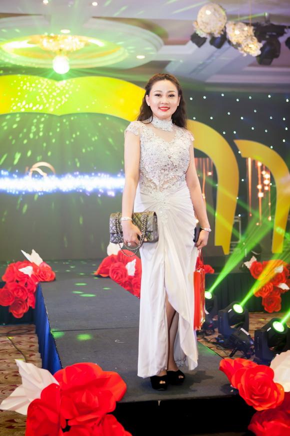kim-nhung-173-8-ngoisao.vn-w580-h870 2 Nguyễn Kim Nhung, Doanh nhân Nguyễn Kim Nhung, Thời trang sao việt