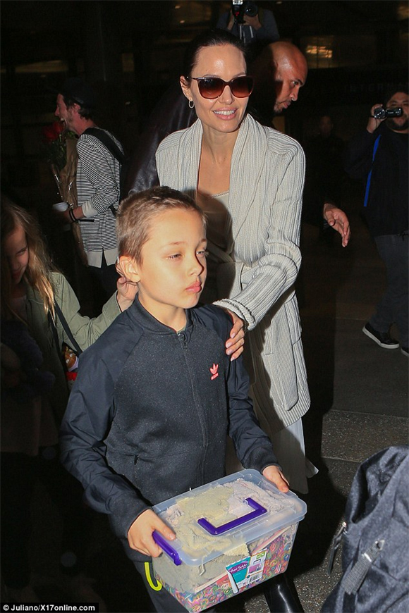 Angelina Jolie, Angelina Jolie sau ly hôn, Brad Pitt 