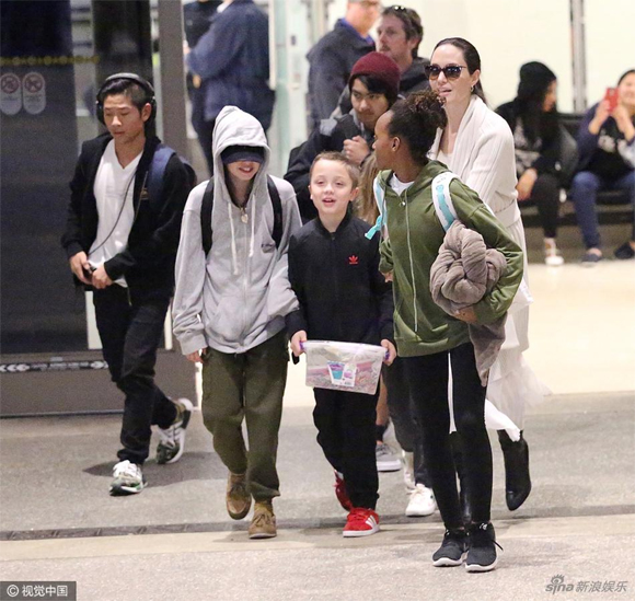 Angelina Jolie, Angelina Jolie sau ly hôn, Brad Pitt 