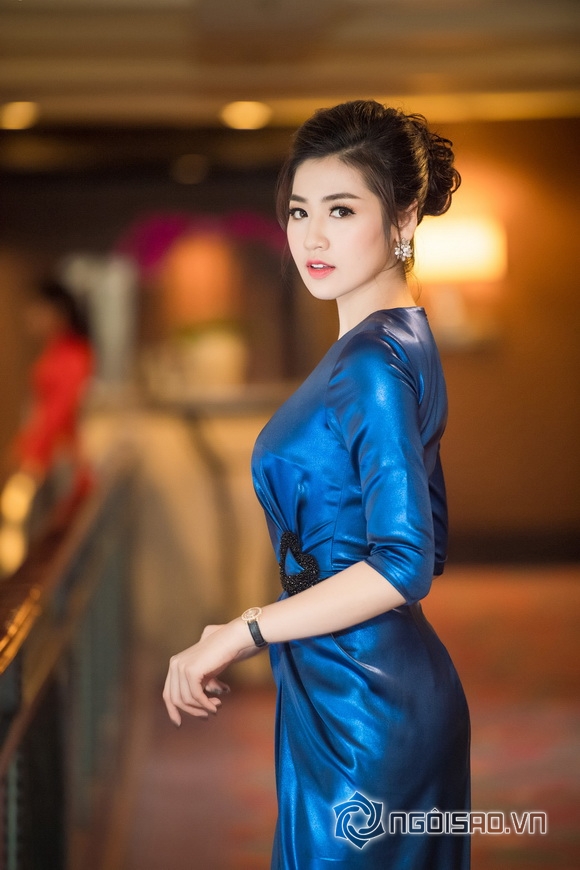 Á hậu tú anh,hoa hậu việt nam 2012,tú anh diện váy xẻ táo bạo