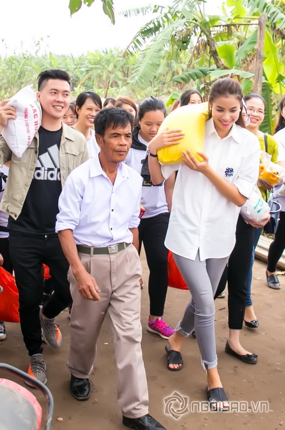 Phạm Hương đi từ thiện 0 Hoa hậu phạm hương,hoa hậu hoàn vũ việt nam 2015,phạm hương đi từ thiện