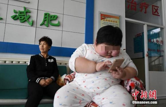 đời sống trẻ,cô bé Trung Quốc,cô bé Xiao Yun,cô bé 7 tuổi nặng 75kg