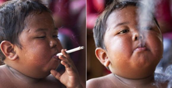 đời sống trẻ,cậu bé 2 tuổi hút 40 điếu thuốc,Ardi Rizal