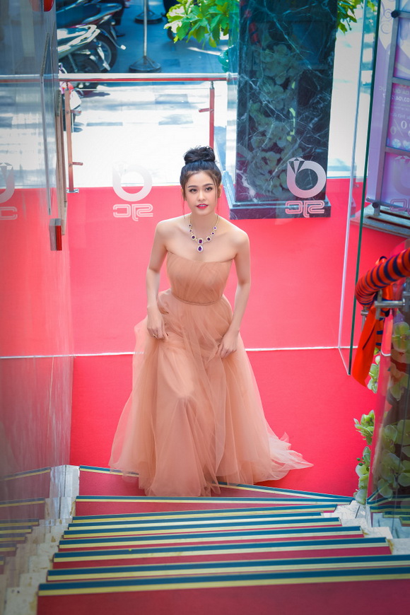 truong-quynh-anh-293-1-ngoisao.vn-w580-h870 9 Tuần lễ Kim cương & Đá quý SJC, Trương Quỳnh Anh, Kim cương & Đá quý SJC