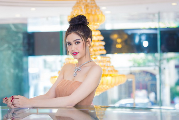 truong-quynh-anh-293-10-ngoisao.vn-w580-h387 0 Tuần lễ Kim cương & Đá quý SJC, Trương Quỳnh Anh, Kim cương & Đá quý SJC