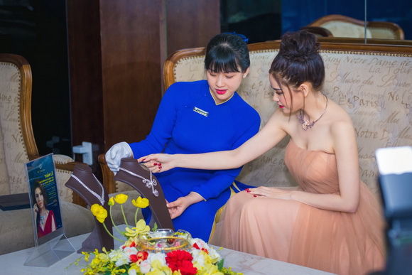truong-quynh-anh-293-6-ngoisao.vn-w580-h387 4 Tuần lễ Kim cương & Đá quý SJC, Trương Quỳnh Anh, Kim cương & Đá quý SJC