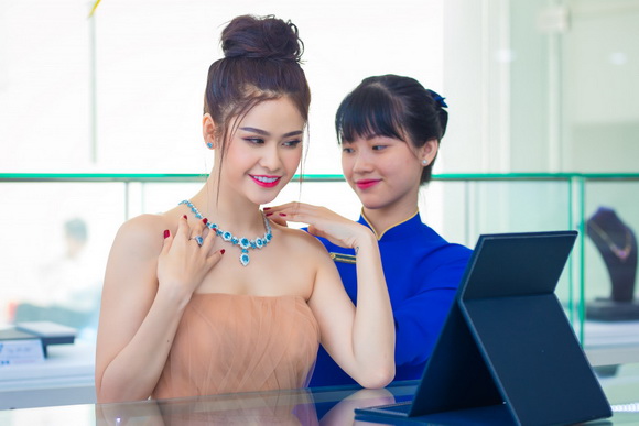 truong-quynh-anh-293-8-ngoisao.vn-w580-h387 2 Tuần lễ Kim cương & Đá quý SJC, Trương Quỳnh Anh, Kim cương & Đá quý SJC