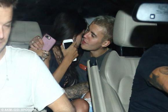 Justin Bieber, Justin Bieber tình tứ bên bạn gái mới, Selena Gomez , sao Hollywood, nam ca sĩ Justin Bieber 