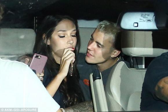 Justin Bieber, Justin Bieber tình tứ bên bạn gái mới, Selena Gomez , sao Hollywood, nam ca sĩ Justin Bieber 