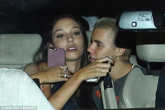 Justin Bieber, Justin Bieber tình tứ bên bạn gái mới, Selena Gomez , sao Hollywood, nam ca sĩ Justin Bieber 