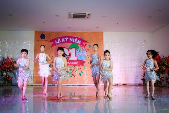 mg9357resize-ngoisao.vn-w580-h387 1 Big Toe,học viện khiêu vũ Pro-G,viết thành