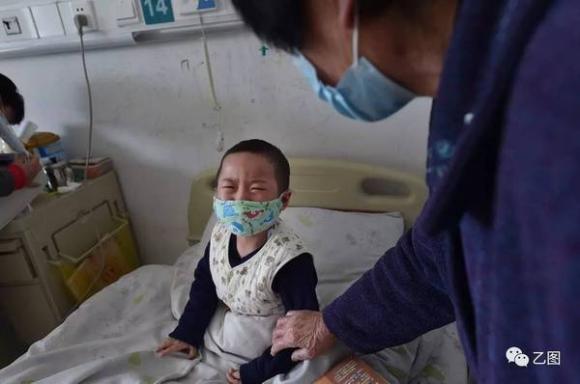 đời sống trẻ,con trai bị máu trắng,ông bố bán ôm