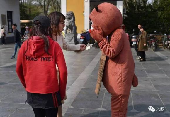 đời sống trẻ,con trai bị máu trắng,ông bố bán ôm