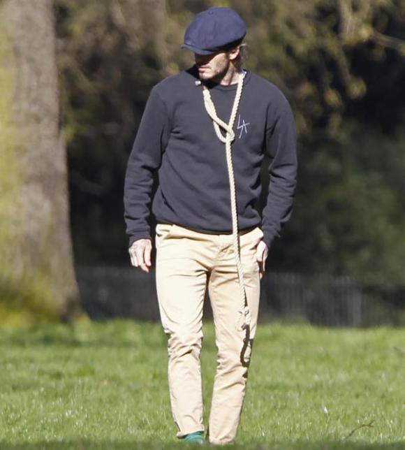 David Beckham, cựu danh thủ David Beckham, David Beckham và con trai út, David Beckham giải cứu con trai, sao Hollywood