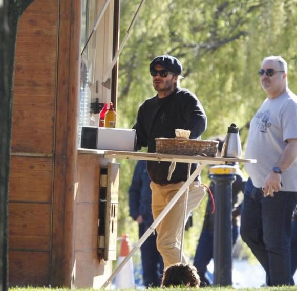David Beckham, cựu danh thủ David Beckham, David Beckham và con trai út, David Beckham giải cứu con trai, sao Hollywood