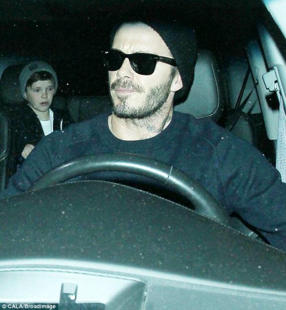 David Beckham, cựu danh thủ David Beckham, David Beckham và con trai út, David Beckham giải cứu con trai, sao Hollywood