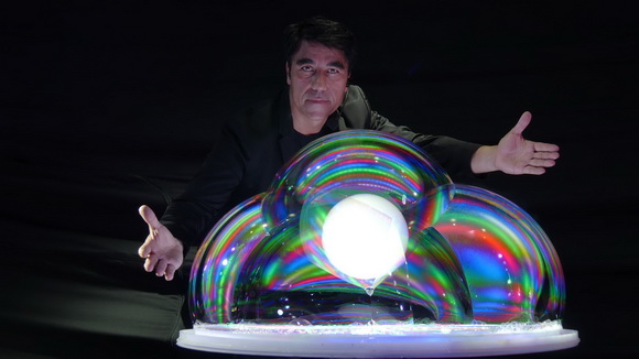 fan-yang-44-1-ngoisao.vn-w580-h326 2 Fan Yang, Phù thủy bong bóng Fan Yang, Fan Yang tới Việt Nam