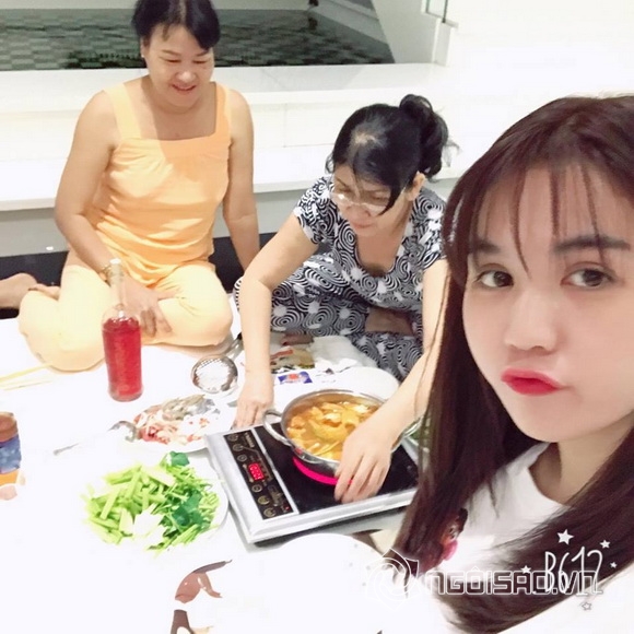 Người mẫu ngọc trinh,nữ hoàng nội y ngọc trinh,ngọc trinh nhậu với mẹ