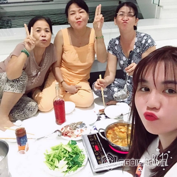 Người mẫu ngọc trinh,nữ hoàng nội y ngọc trinh,ngọc trinh nhậu với mẹ