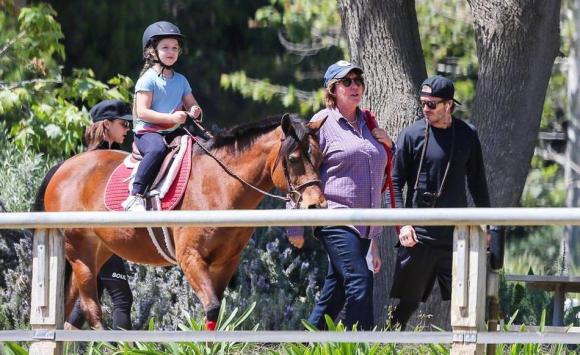 sao nhí Hollywood,Harper Beckham,Harper cưỡi ngựa,David Beckham,Victoria Beckham
