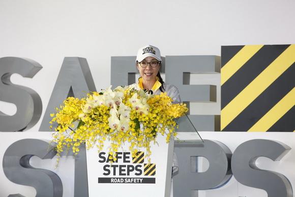 Dương Tử Quỳnh, SAFE STEPS, SAFE STEPS - Các Bước An Toàn Đường Bộ