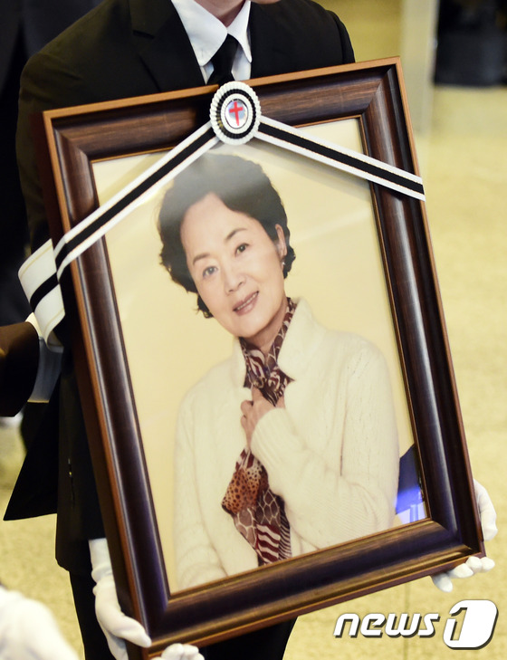 sao hàn, Kim Young Ae, diễn viên, đám tang Kim Young Ae, diễn viên gạo cội Kim Young Ae
