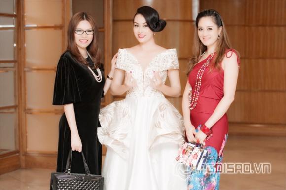 Hoa hậu Bùi Thị Hà trẻ trung như hot girl khi dự sự kiện