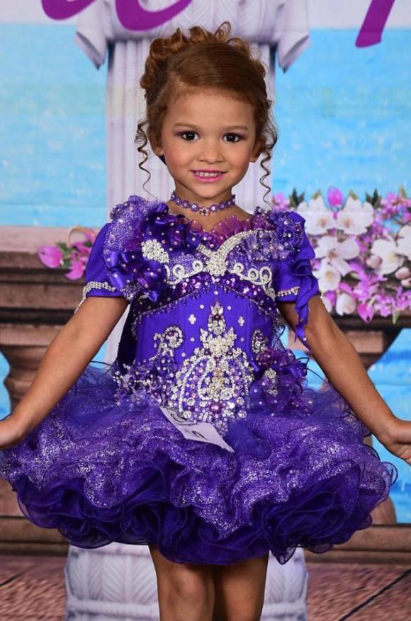 đời sống trẻ,bé gái 5 tuổi,Gabriella Roberts,Hoa hậu nhí,cuộc thi nhan sắc nhí,bé gái 5 tuổi thi Hoa hậu,nhan sắc Hoa hậu nhí