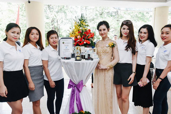 my-pham-luminous-254-3-ngoisao.vn-w580-h387 9 mỹ phẩm Luminous, CEO 8x Nguyễn Hồng Nhung, mỹ phẩm dưỡng trắng