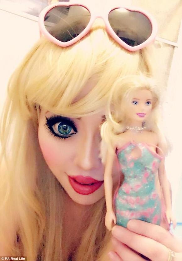 búp bê Barbie, cô gái phẫu thuật giống búp bê Barbie, đời sống trẻ,  Ophelia Vaniy 