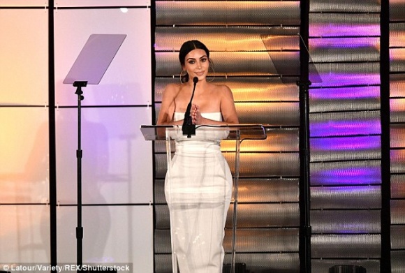 Kim Kardashian, sao Hollywood, Kim siêu vòng 3, Kim lộ vòng 3 sần sùi