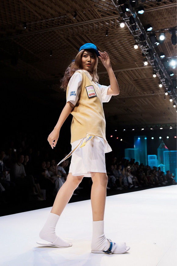 Sen Nhi Thu, Sen Nhi Thu catwalk, sao việt