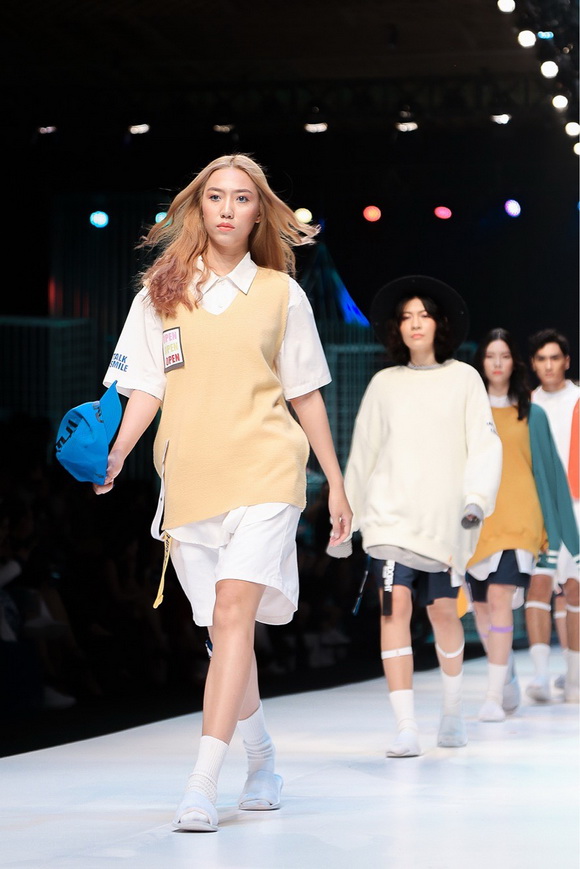 Sen Nhi Thu, Sen Nhi Thu catwalk, sao việt