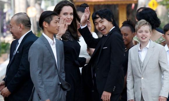 Angelina Jolie, sao Hollywood, nữ diễn viên Angelina Jolie , Angelina Jolie ly hôn