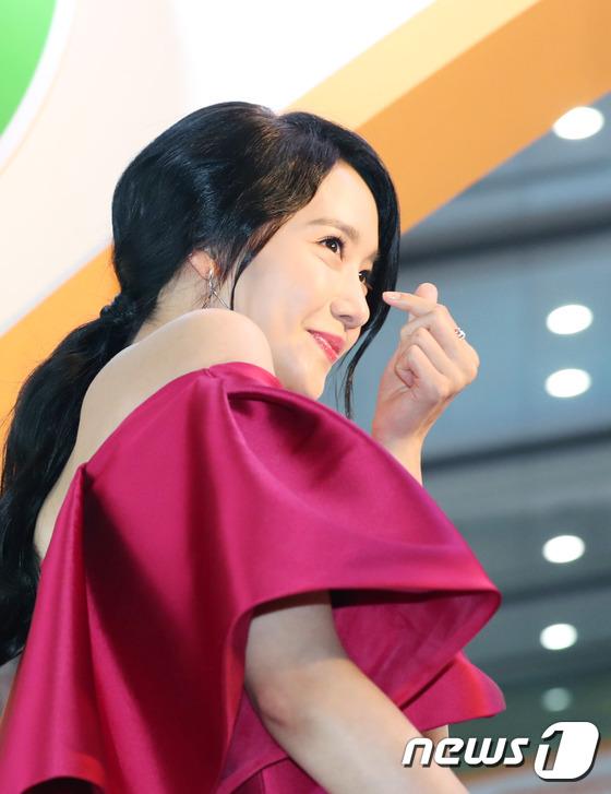 thảm đỏ Baeksang Arts Awards 2017, sao Hàn, sao Kbiz, Yoona, Suzy