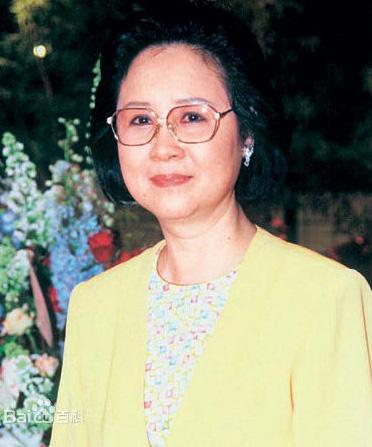 Quỳnh Dao, nữ sĩ Quỳnh Dao, mâu thuẫn giữa Quỳnh Dao và con chồng, sao Hoa ngữ