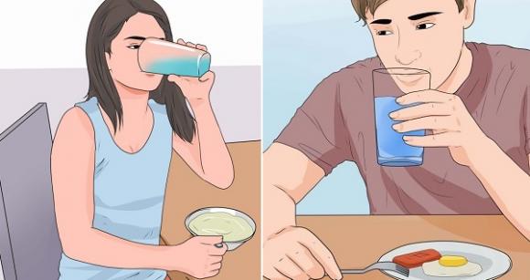 vừa ăn cơm vừa uống nước, thói quen uống nước khi ăn, uống nước trong bữa ăn, thói quen nguy hiểm