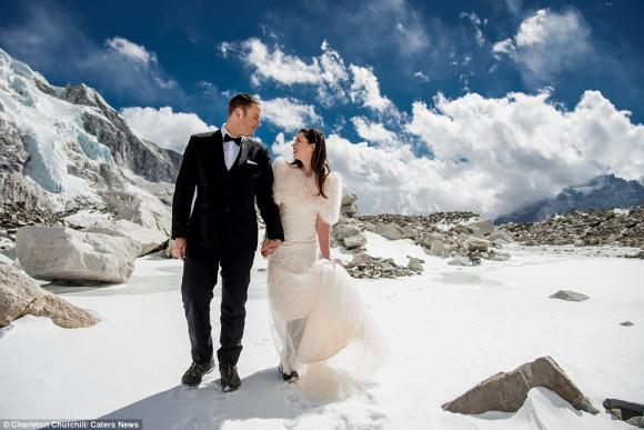 cưới trên đỉnh Everest, đời sống trẻ, cặp đôi chinh phục đỉnh Everest, ảnh cưới trên Everest