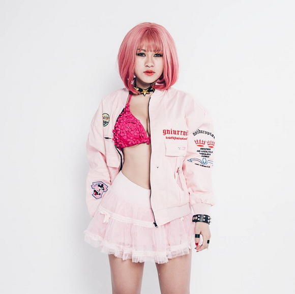 Suzie, Rapper Suzie, MV Vệt son trên áo, Sao Việt