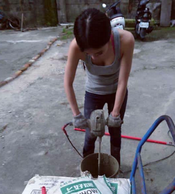 Loạt ảnh chụp lén nữ thợ xây, nữ thợ xây, hot girl thợ xây, hot girl phụ hồ