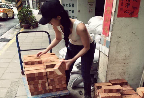 Loạt ảnh chụp lén nữ thợ xây, nữ thợ xây, hot girl thợ xây, hot girl phụ hồ