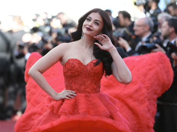 Hoa hậu đẹp nhất mọi thời đại, Aishwarya Rai, sao trên thảm đỏ Cannes