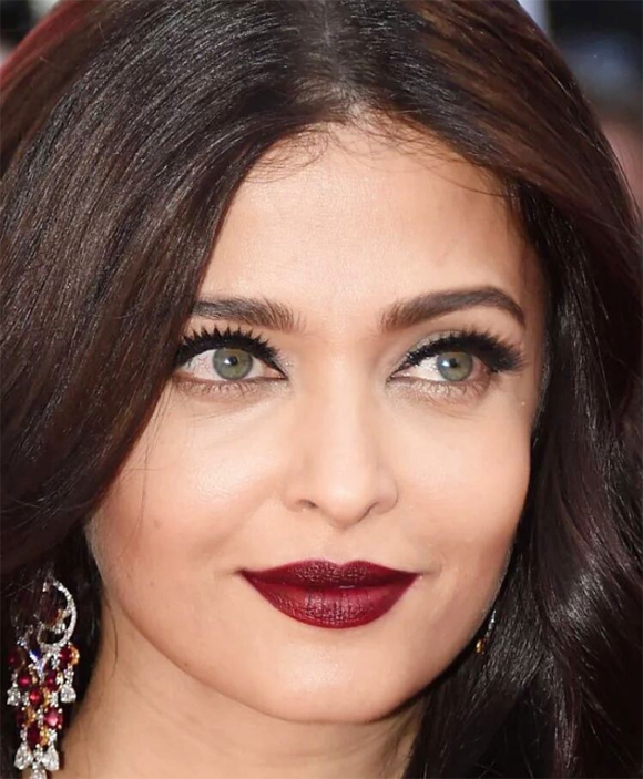 Hoa hậu đẹp nhất mọi thời đại, Aishwarya Rai, sao trên thảm đỏ Cannes